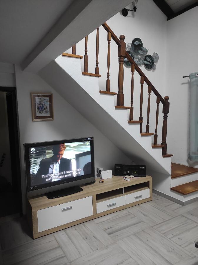Obiteljska Kuca Za Odmor Futura Villa มิลนา ภายนอก รูปภาพ