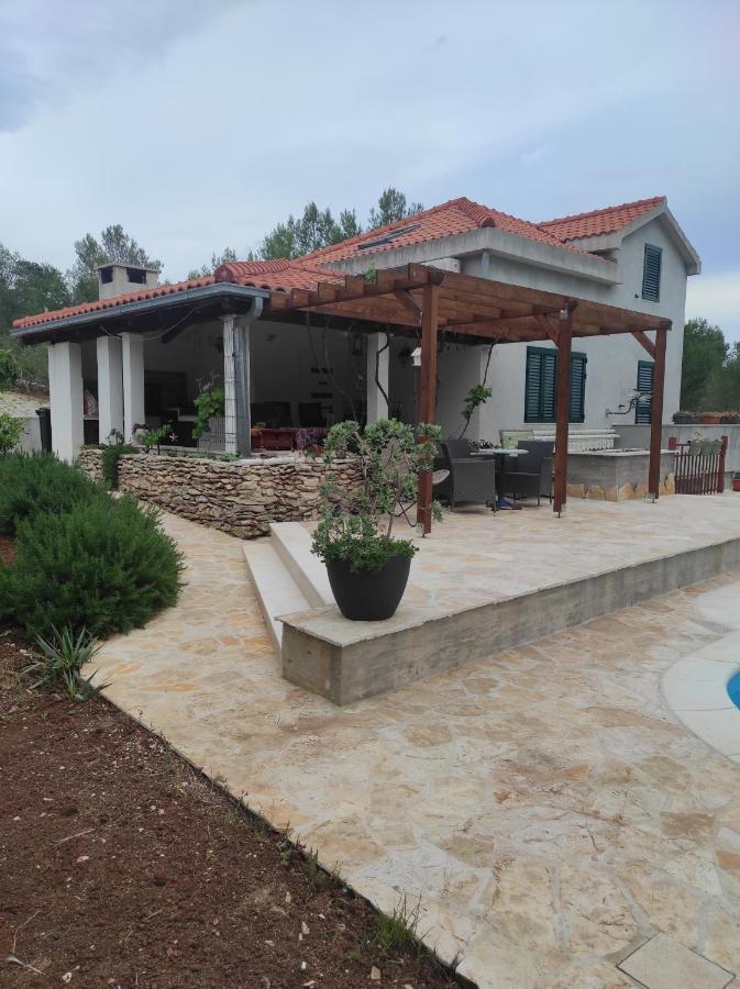 Obiteljska Kuca Za Odmor Futura Villa มิลนา ภายนอก รูปภาพ