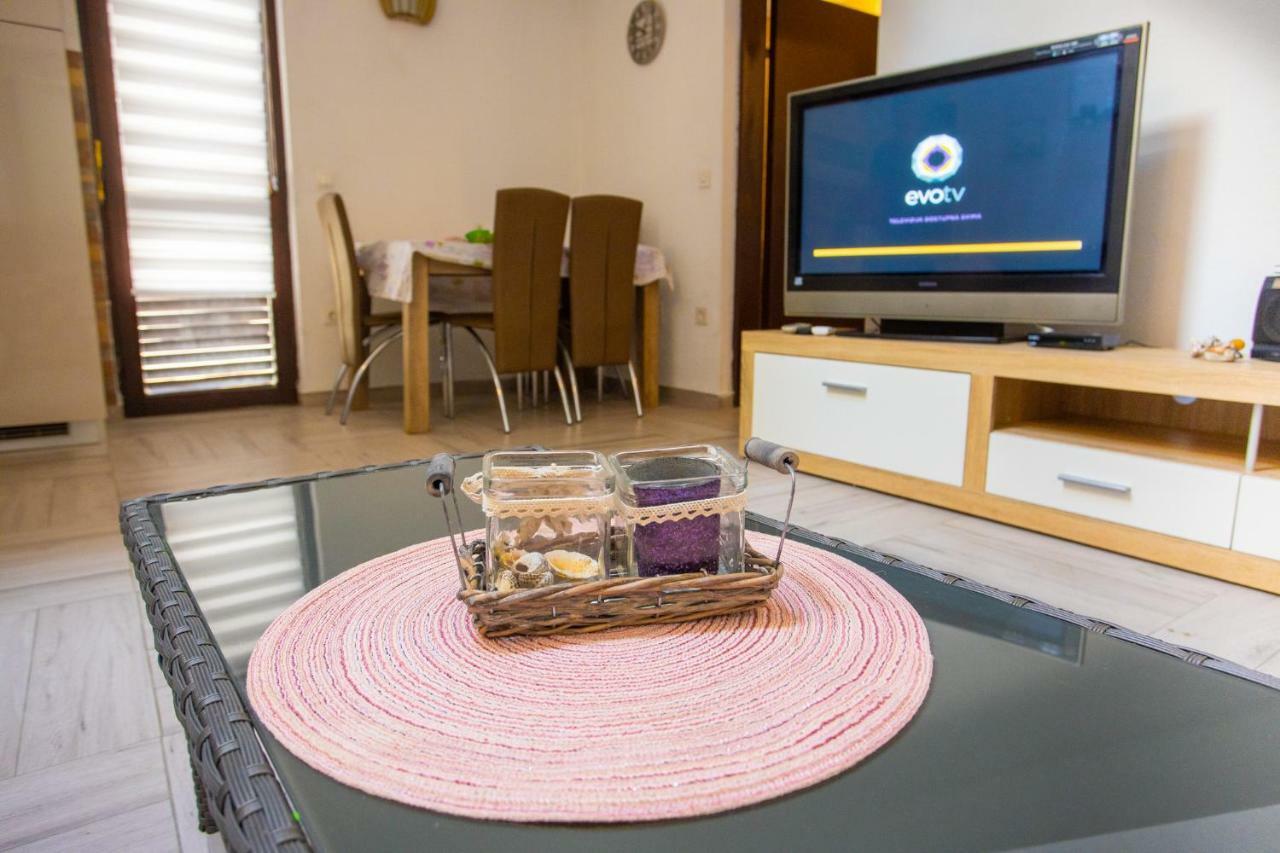 Obiteljska Kuca Za Odmor Futura Villa มิลนา ภายนอก รูปภาพ
