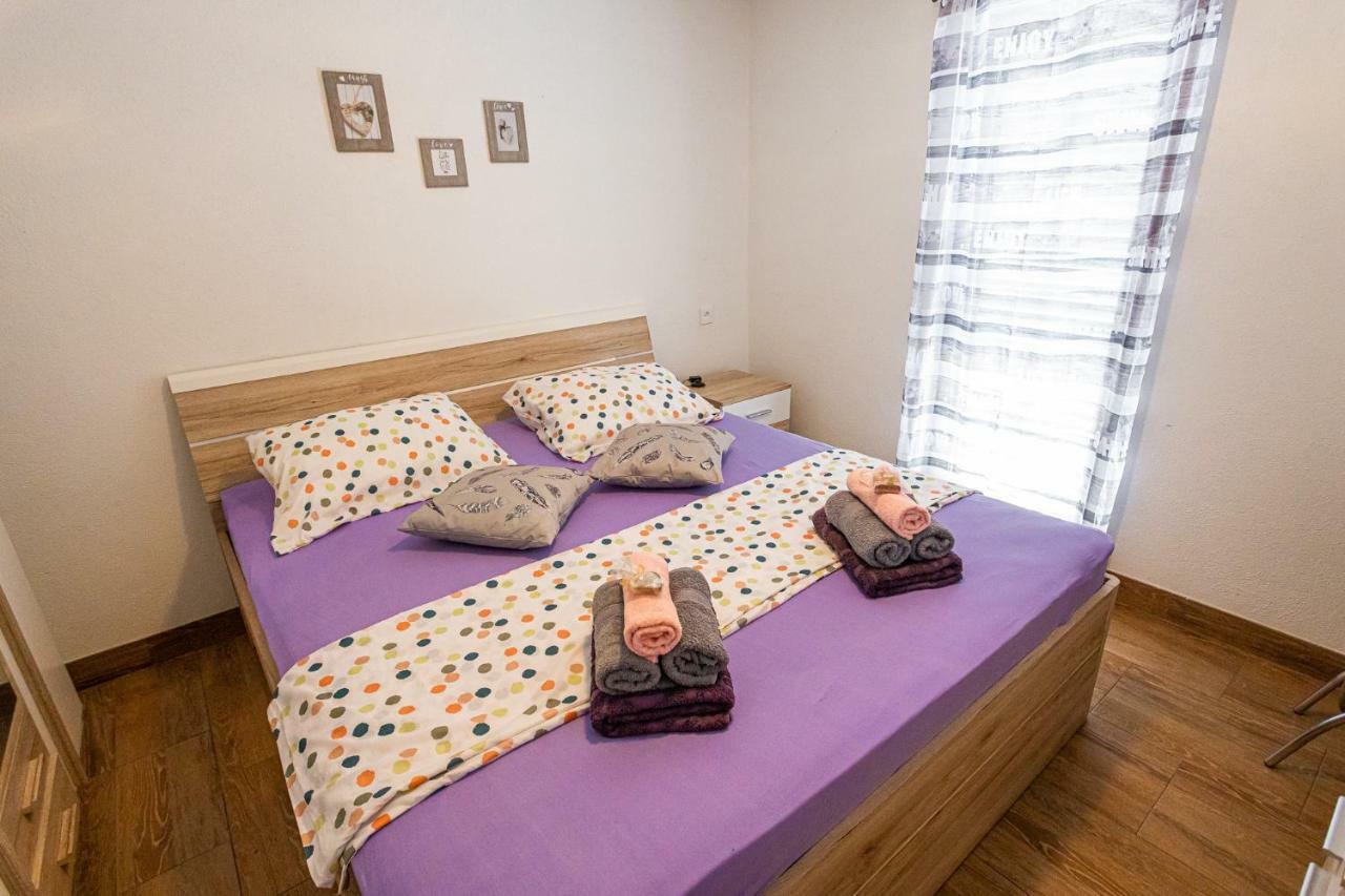 Obiteljska Kuca Za Odmor Futura Villa มิลนา ภายนอก รูปภาพ