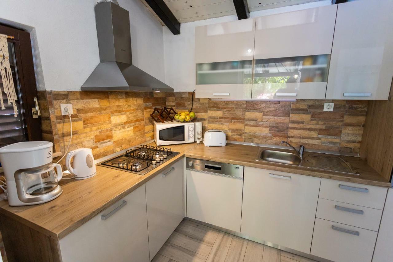Obiteljska Kuca Za Odmor Futura Villa มิลนา ภายนอก รูปภาพ