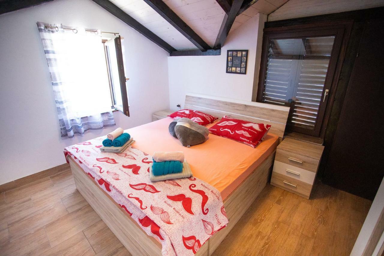 Obiteljska Kuca Za Odmor Futura Villa มิลนา ภายนอก รูปภาพ