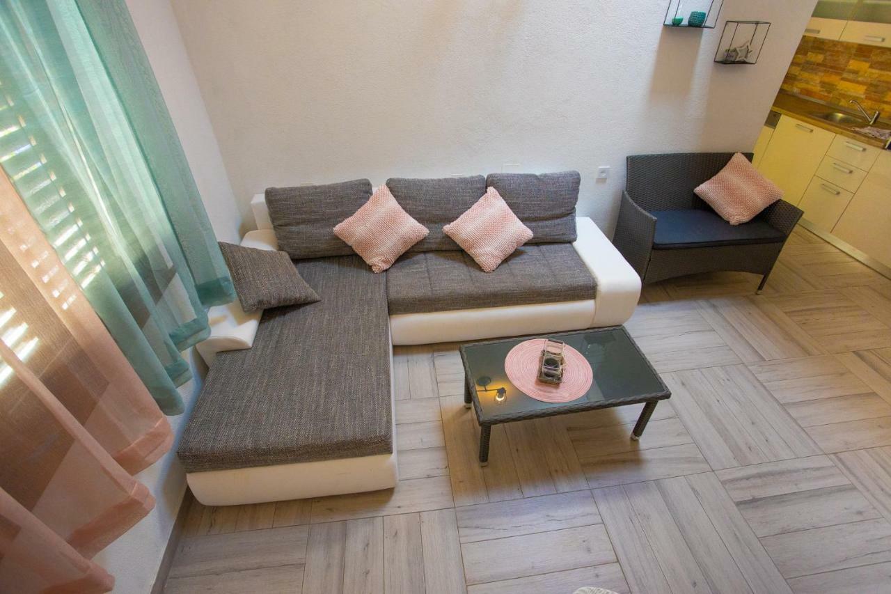 Obiteljska Kuca Za Odmor Futura Villa มิลนา ภายนอก รูปภาพ