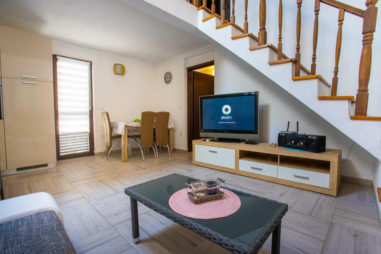 Obiteljska Kuca Za Odmor Futura Villa มิลนา ภายนอก รูปภาพ